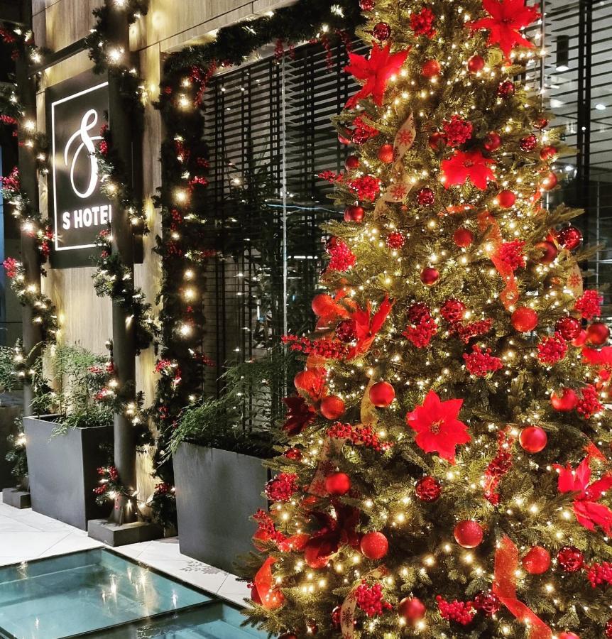 S Hotel Boutique Thessaloniki Exterior photo Christmas tree at the S Hotel